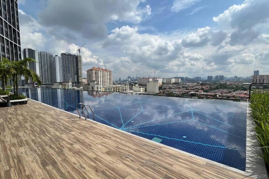 Comfort Bedroom @ Aera Residence Petaling Jaya Exterior foto